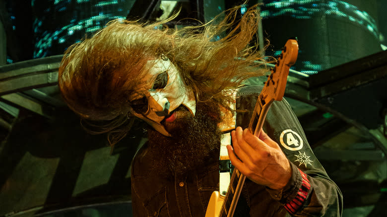 Jim Root of Slipknot performance