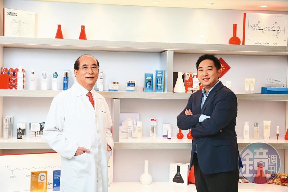 吳奕叡（右）自美返台幫父親吳英俊（左）整頓醫美診所，也把父親研發的皮膚科用藥變身醫美級保養品，以父之名創立DR.WU品牌。