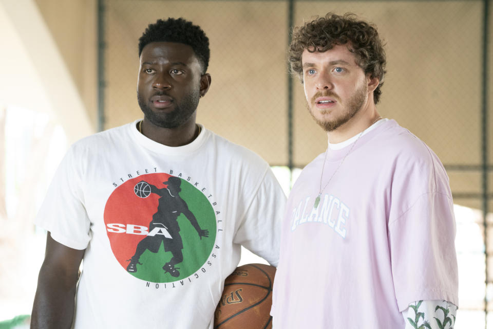 (L-R): Sinqua Walls as Kamal and Jack Harlow as Jeremy as Jeremy in 20th Century Studios' WHITE MEN CAN'T JUMP (Photo by Peter Lovino)