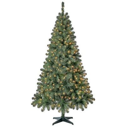 A classy, pre-lit tree that’s 6.5 feet tall 