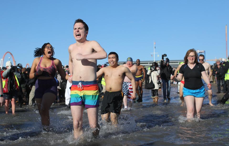 <p>Participants rush in the water during a polar bear plunge at the beach in Coney Island, Brooklyn on Jan. 1, 2018. New Yorkers took part in new year’s day swim with temperature standing at -7 degrees Celsius. (Photo: Atilgan Ozdil/Anadolu Agency/Getty Images) </p>