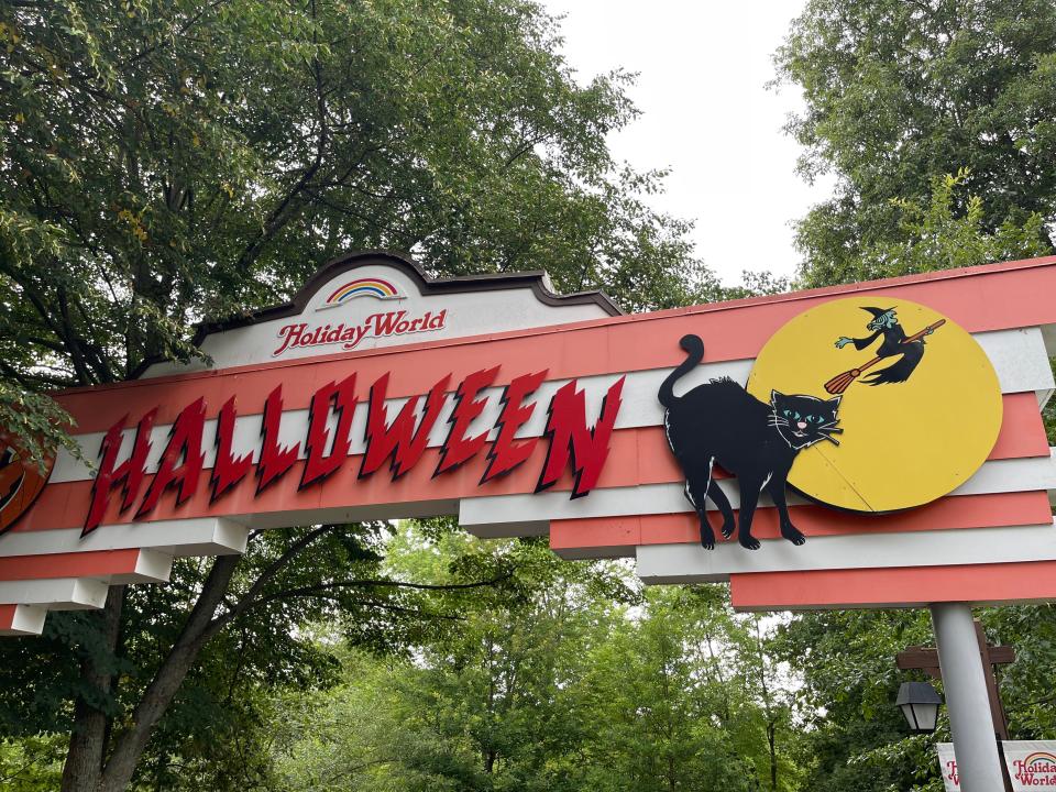 halloween sign in holiday world