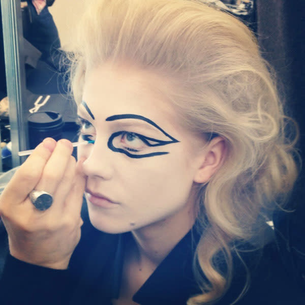 <b>Vivienne Westwood runway show</b><br><br>She also ordered a very unusual makeup look on her models.<br><br> © Elle Beauty Team / Instagram