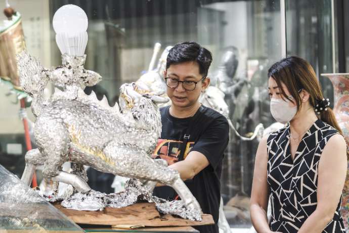 「萬能錫舖」為鹿港少數僅存老錫鋪。圖：國立臺灣工藝研究發展中心提供