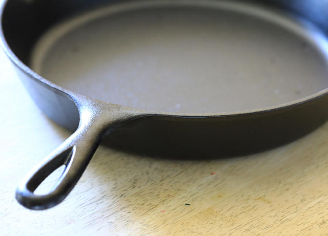 This Shockingly Lightweight Cast-Iron Pan Is Dishwasher-Safe