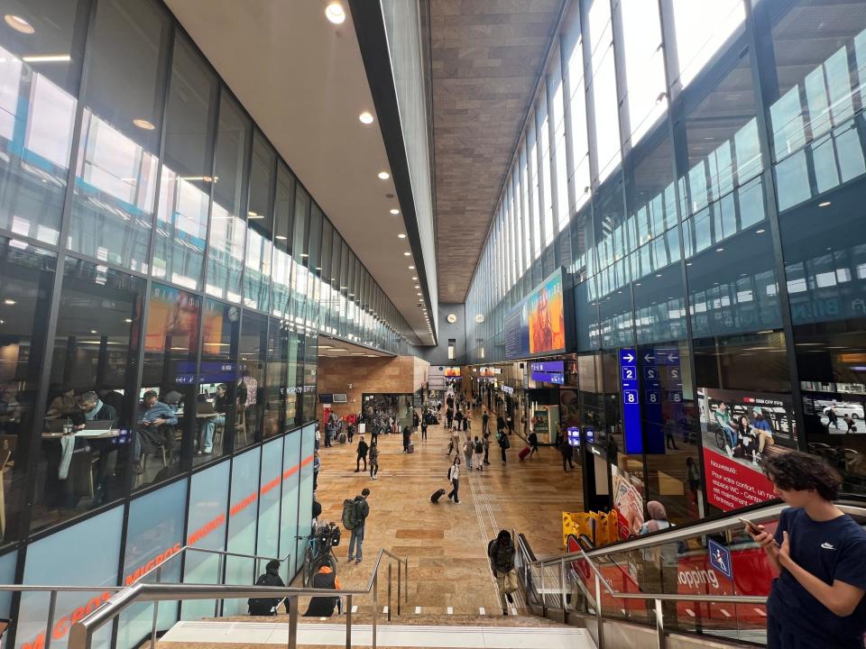 The interior of Geneva train station