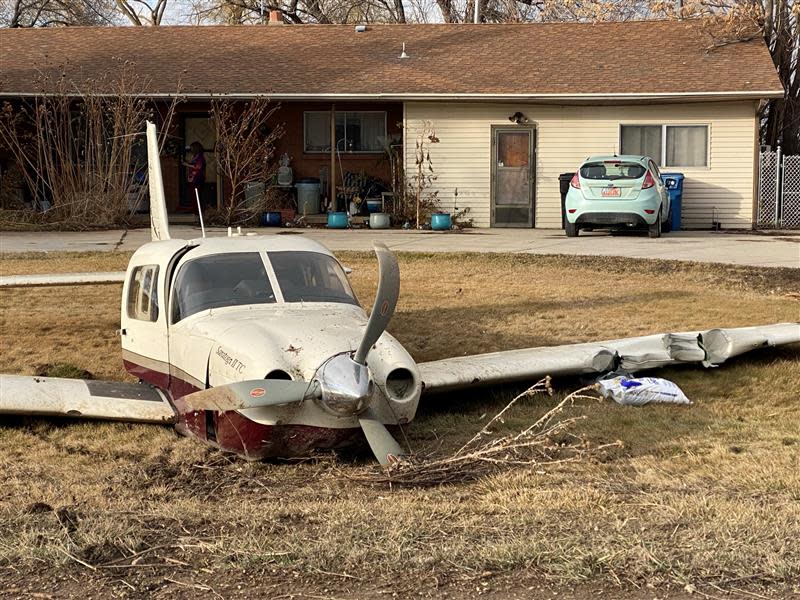 Plane emergency lands in a front yard in Spanish Fork on Saturday, Feb. 10. (KTVX/Dennis Dolan)