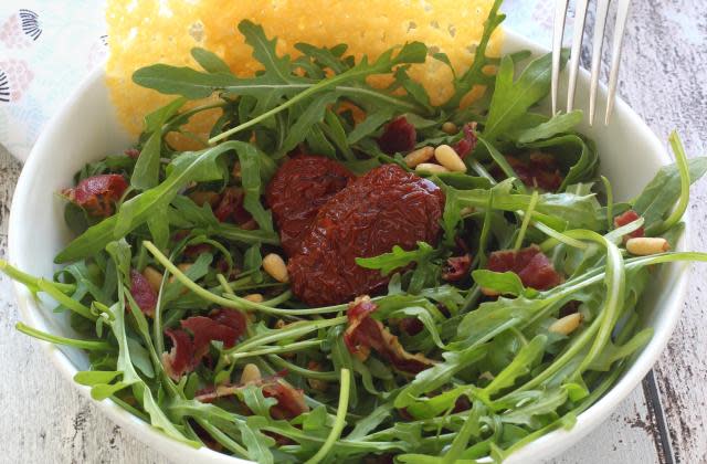 Salade de roquette, tuile de parmesan et tomates séchées. Silvia Santucci