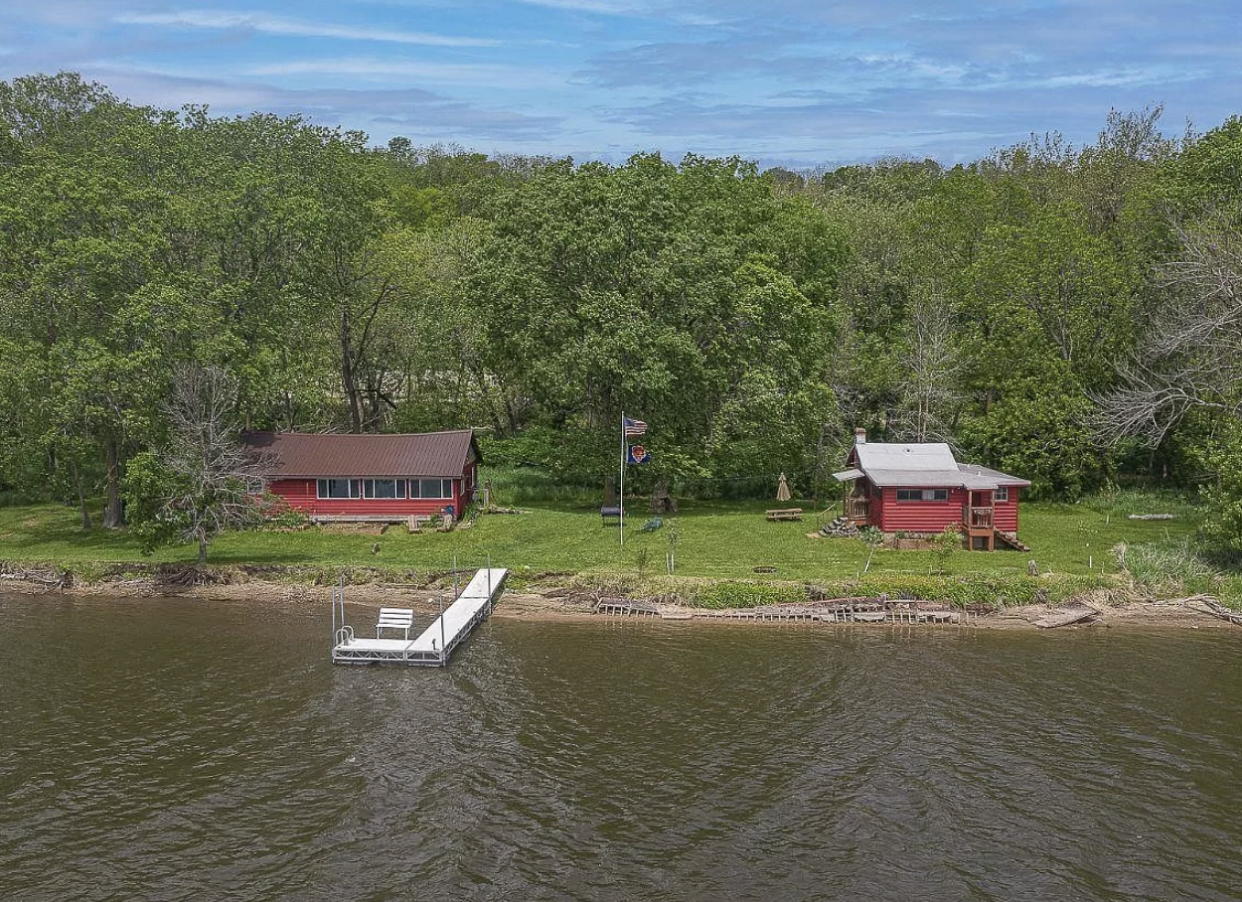 Illinois: 2 Cabins on an Island