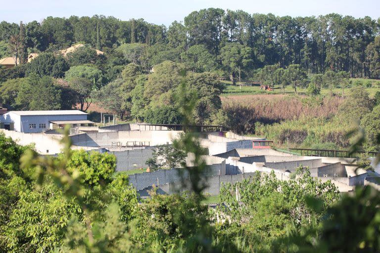 Los recintos del santuario Sorocaba, en Brasil, asoman en medio de la selva 

