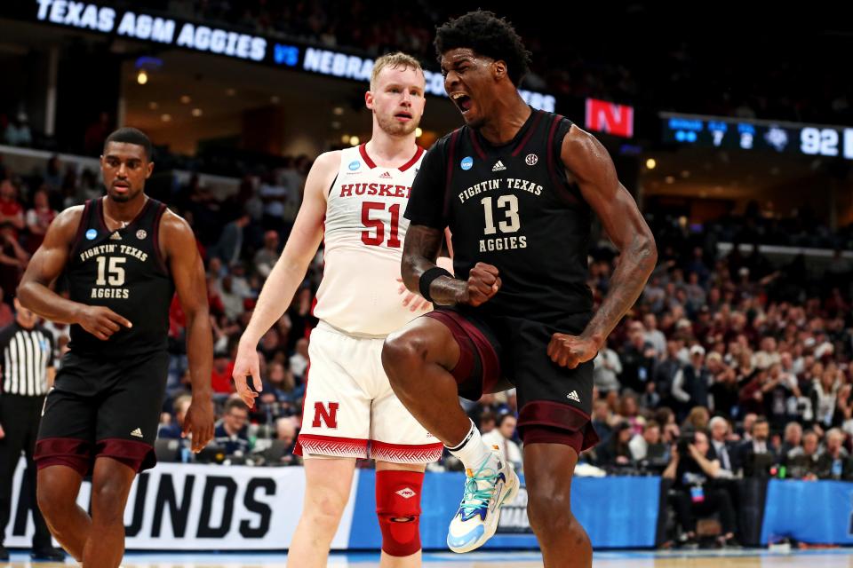 Will Texas A&M upset Houston in the NCAA Tournament? March Madness picks, predictions and odds weigh in on the second-round game.