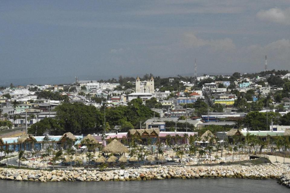 Vista del nuevo centro turístico Taíno Bay en Puerto Plata desde el Celebrity Silhouette.