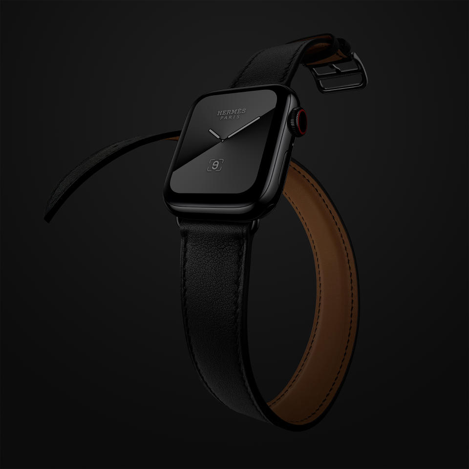 Apple Watch Hermes Series 5 40mm bracelet double tour en veau swift. (PHOTO: HERMES)