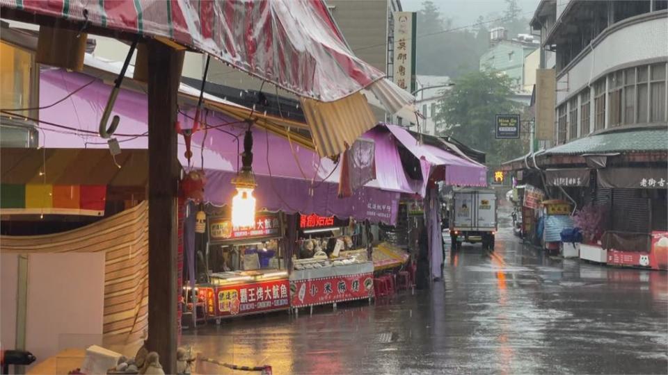 德基下雨...可惜「毛毛的」　日月潭大雨遊客歡呼