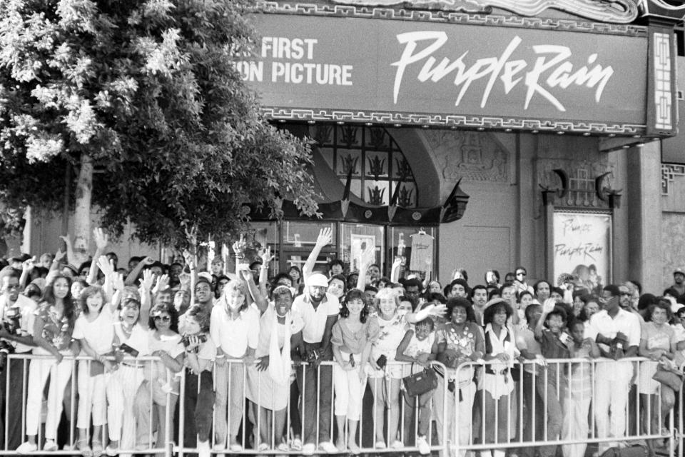 Fans attend an event at Mann's Chinese Theatre in Hollywood, California, on July 26, 1984. (Photo by Pierre-Gilles Vidoli/WWD/Penske Media via Getty Images)