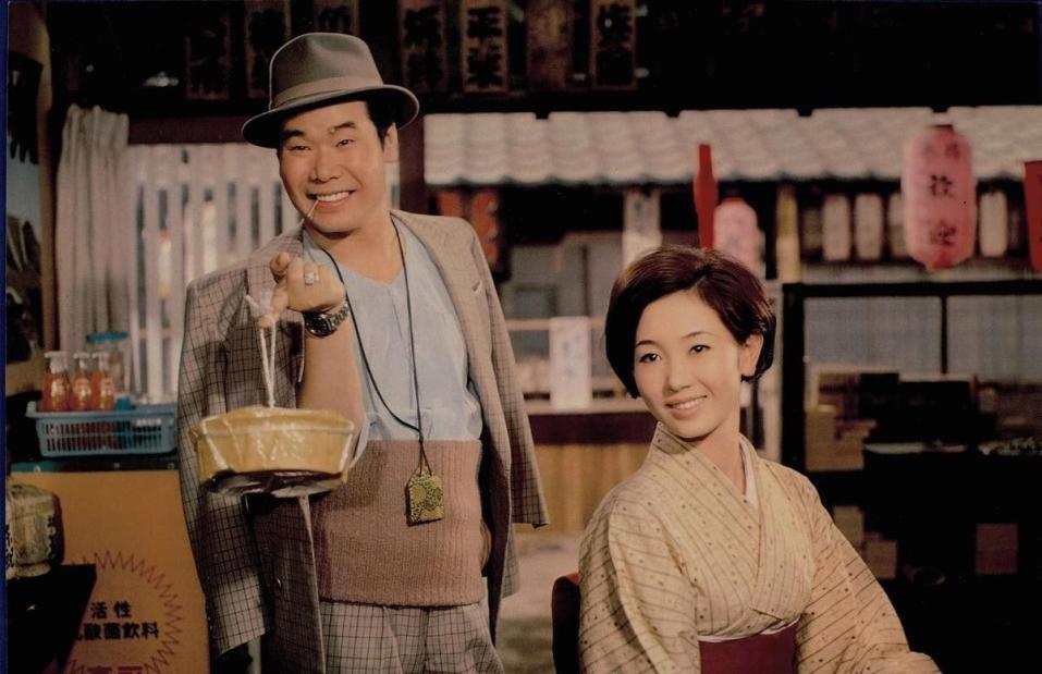 《男人真命苦》渥美清（左）飾演的寅次郎形象與電影都成為日本人的共同記憶。（光點台北提供）