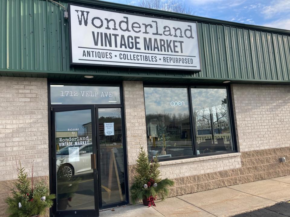 Wonderland Vintage Market has a spring sale this weekend.