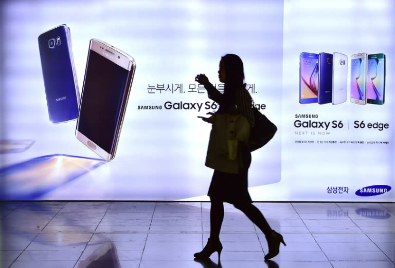 South Korean giant Samsung Electronics posted an 8.0 percent fall in second quarter net profit on less than stellar sales of its flagship smartphone and stiff competition from cheaper Chinese rivals