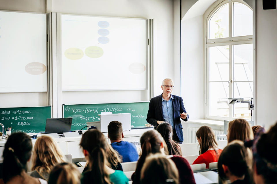 La professione dell’insegnante e del dirigente scolastico rientra a pieno titolo tra quelle considerate logoranti (Getty)