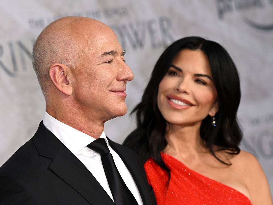 Jeff Bezos und Lauren Sanchez wurden nach der Verlobungsfeier mit einigen prominenten Freunden in Kroatien gesichtet. - Copyright: Jeff Spicer/Getty Images