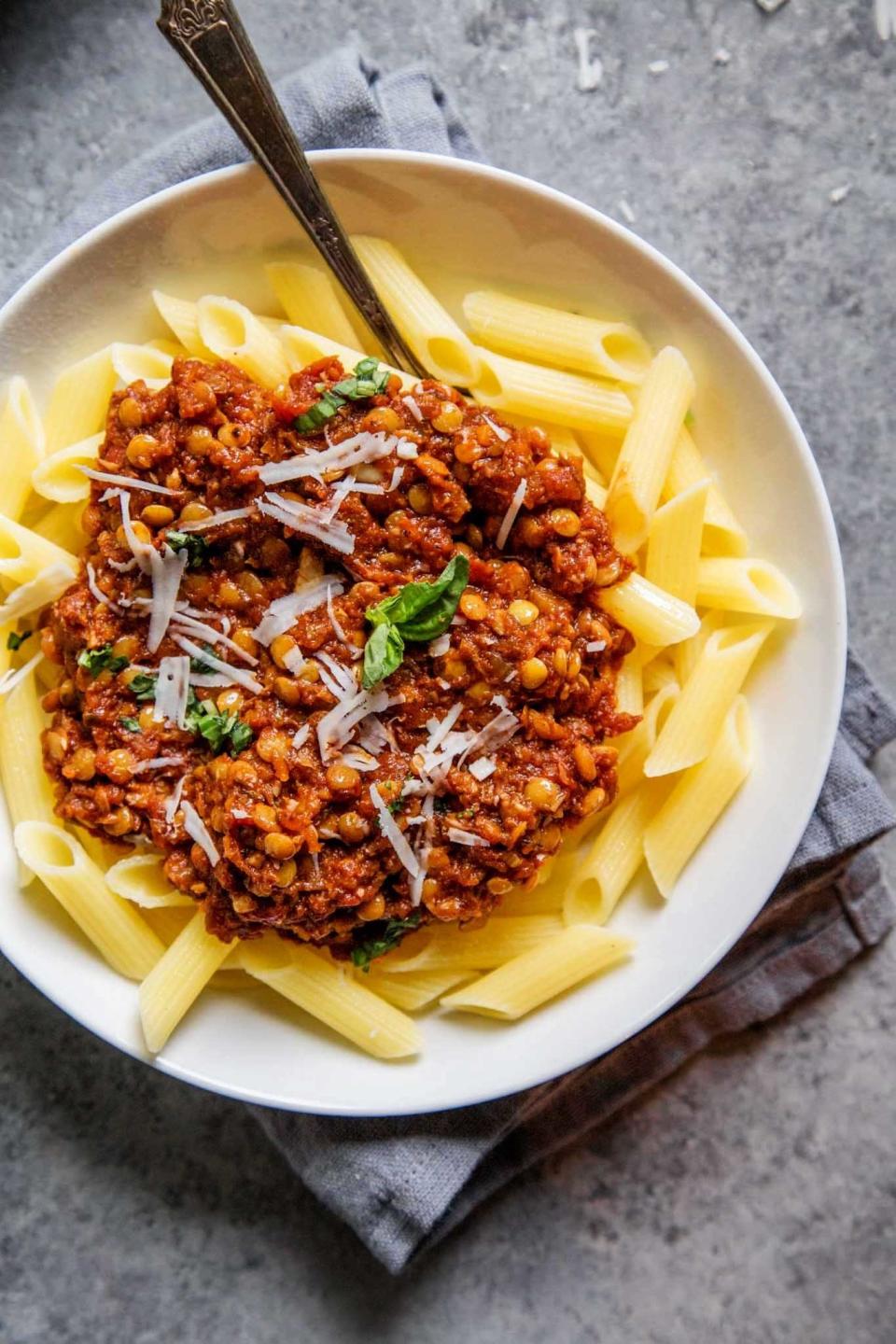 Penne topped with lentil Bolgonese.