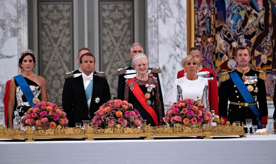 <p>Die Tour begann mit einem prächtigen Staatsball im Kopenhagener Christiansborg-Palast. Bild: Getty </p>