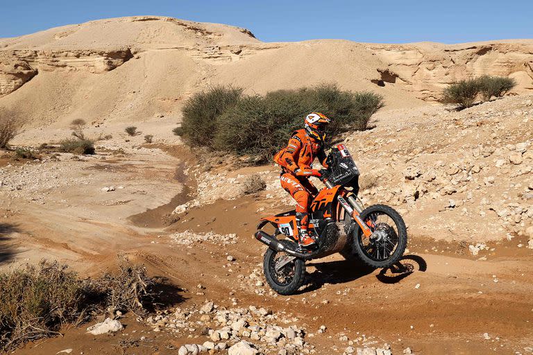 Danilo Petrucci desanda una aventura rocambolesca en el Dakar; el italiano ganó la quinta etapa y se convirtió en el primer piloto de MotoGP en imponerse en un parcial en la carrera más exigente del planeta.