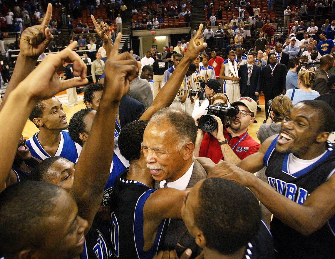 Dunbar head coach Robert Hughes (center) celebrates with his team at the Basketball State Championship Final in 2003. (Star­Telegram/Ron Jenkins)