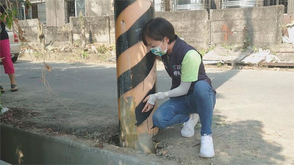 疑私接電線短路　電線桿底部冒出陣陣白煙