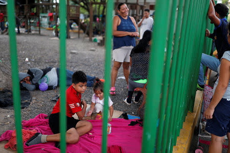 Central Americans, part of a caravan trying to reach the U.S., rest before joining others to try to cross to Mexico and carry on their journey, in Tecun Uman, Guatemala, October 28, 2018. REUTERS/Carlos Garcia Rawlins