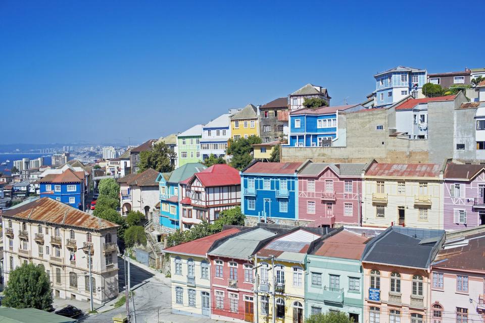 <p>A colorful landscape worth swooning over in Valparaíso, Chile.</p>