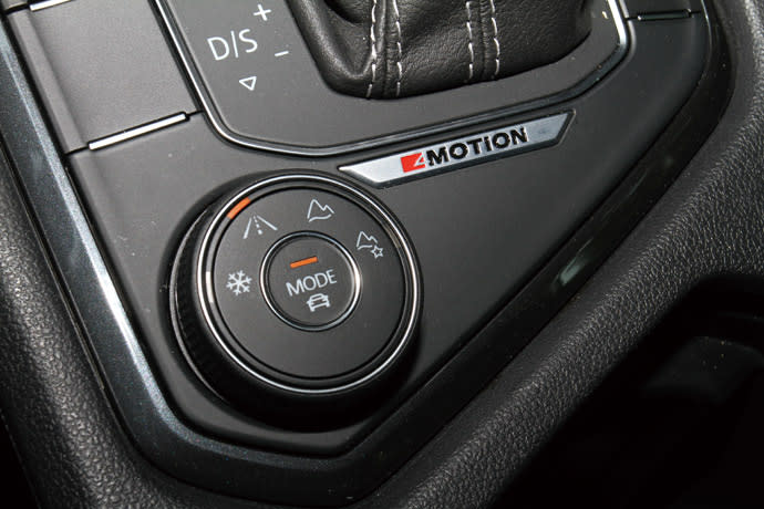 以旋鈕方式調控四驅功能的運用，並於中央按鈕調節所需行車模式。 版權所有/汽車視界