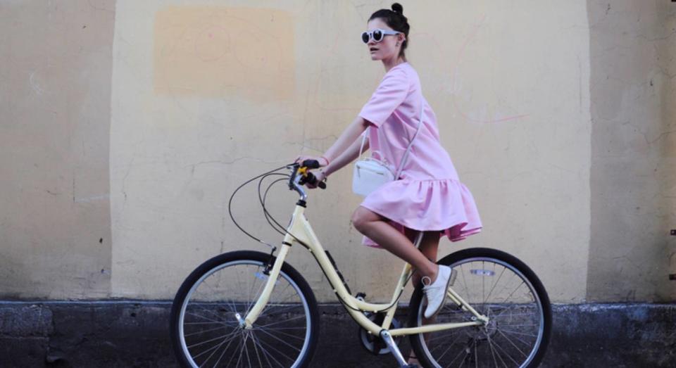 Woman riding her bike in a summer dress [Photo: Getty]