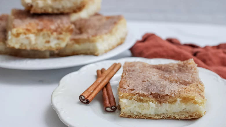 cinnamon cheesecake slices