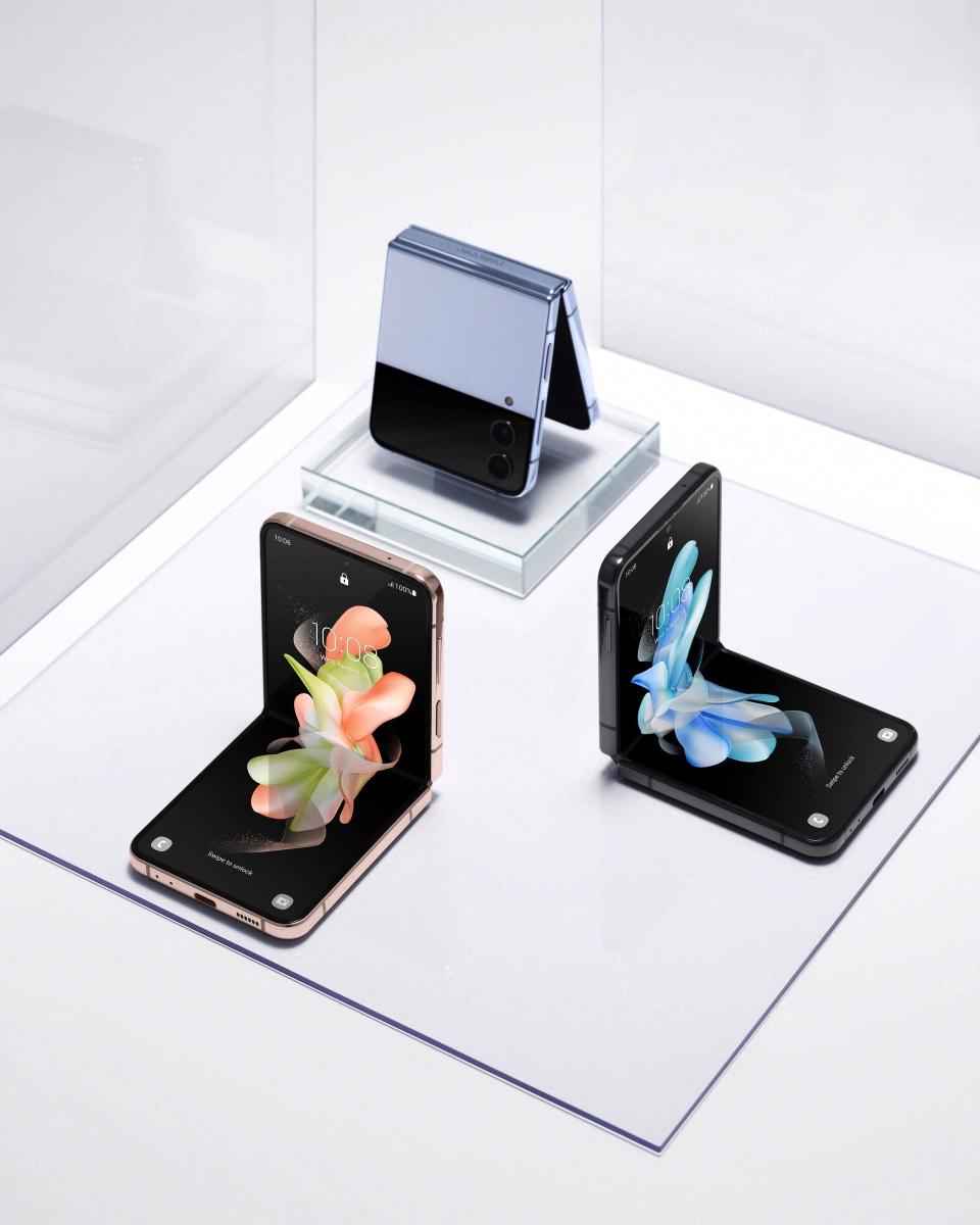 <p>Samsung's clamshell foldable phone for 2022.</p>
