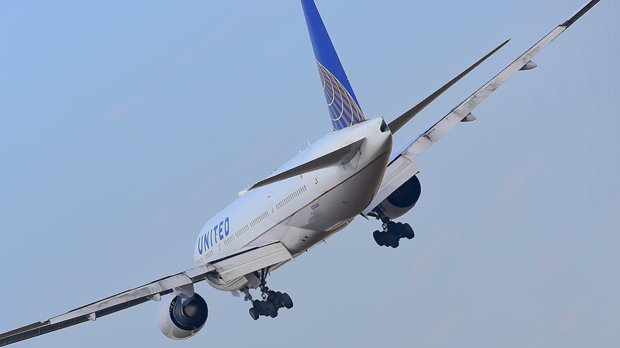 Passenger Describes United 777’s Harrowing Plunge to Ocean