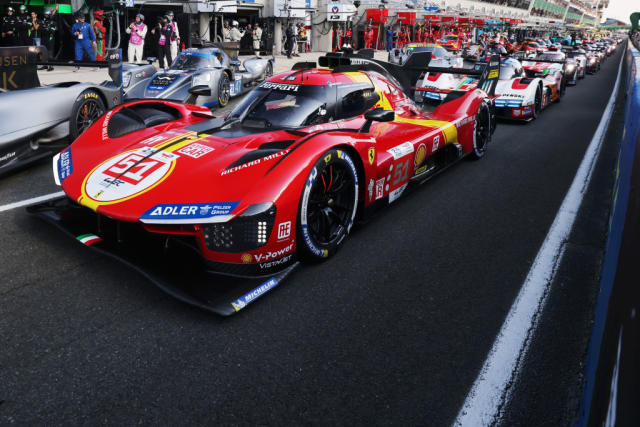 Bureau voiture de course Le Mans rouge