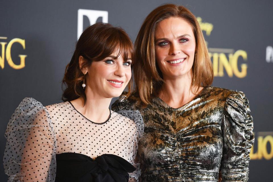 Zooey and Emily Deschanel 