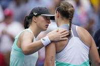 Iga Swiatek, of Poland, left, is congratulated by Jule Niemeier, of Germany, after her victory during the fourth round of the U.S. Open tennis championships, Monday, Sept. 5, 2022, in New York. (AP Photo/Eduardo Munoz Alvarez)