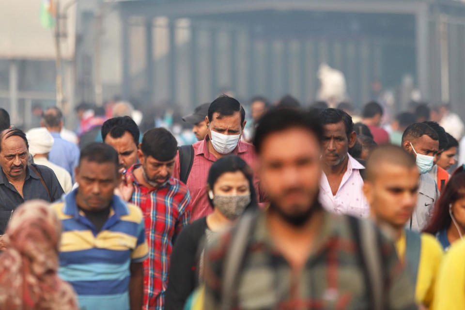 Commuters walk at Anand Vihar on a smoggy day amid (Vijay Pandey / SOPA / LightRocket via Getty Images)