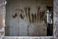 Trace of mud made by hands are seen on a wall inside a house in the village of Schuld in the Ahrtal valley, southern Germany, Tuesday, Dec.14, 2021. The floods in July claimed almost 200 lives, many of them in the narrow Ahr Valley that's best known for its vineyards and as a picturesque hiking destination. (Photo/Michael Probst)