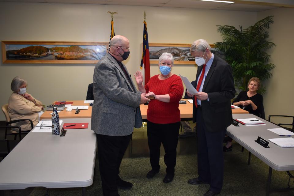 Mayor Nancy Allen is sworn in at the Marshall Town Board of Aldermen Dec. 20 meeting at Town Hall.