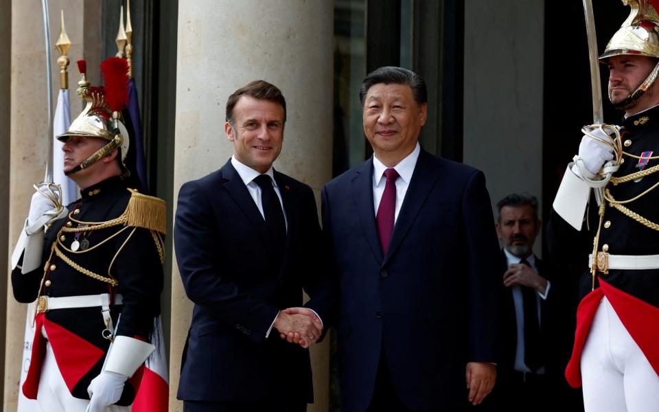 Emmauel Macron and Xi Jinping