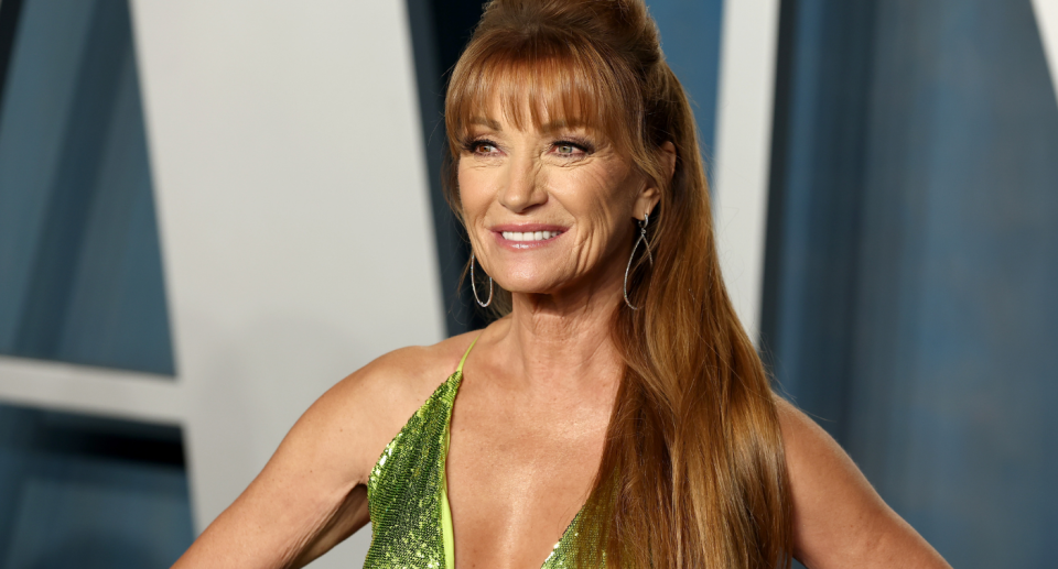 Jane Seymour's Oscar look included a '90s throwback to her fans. (Image via Getty Images)