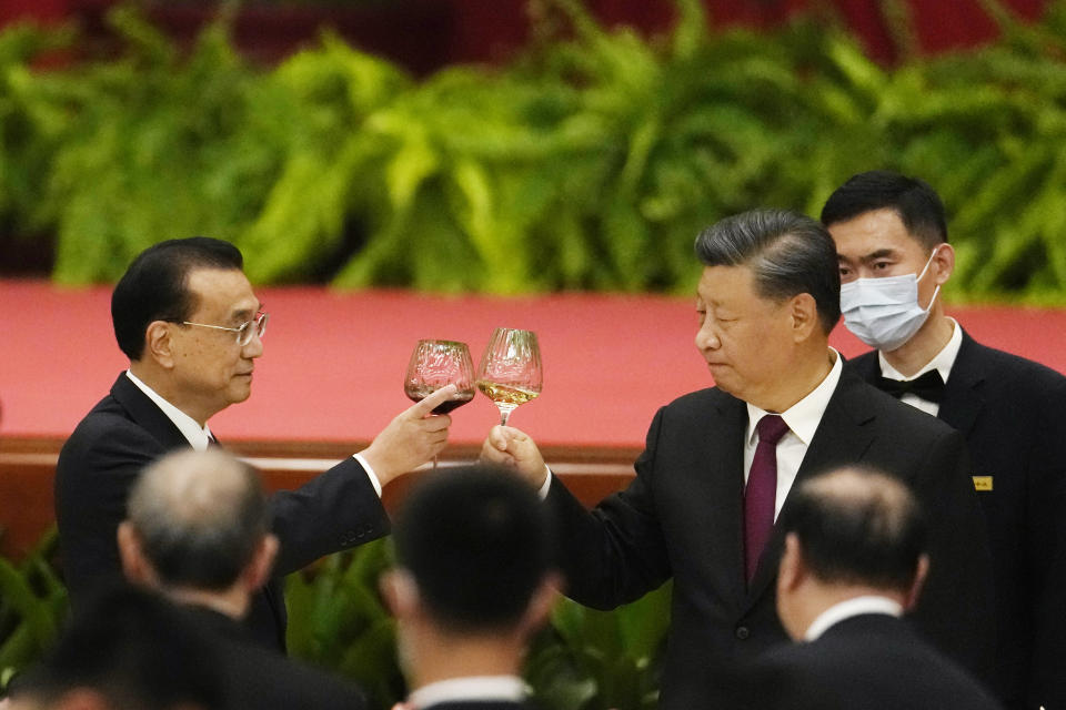 Chinese Premier Li Keqiang at left and President Xi Jinping toasts each other during a dinner reception at the Great Hall of the People on the eve of the National Day holiday in Beijing, Friday, Sept. 30, 2022. (AP Photo/Ng Han Guan)