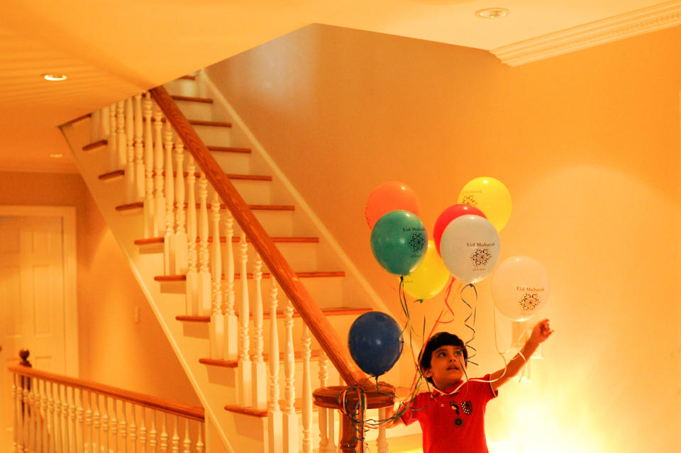 Yemeni-American Muslim boy Salman Udayni, 5, plays with balloons with the words "Eid Mubarak" in celebration of the Eid al-Fitr Islamic holiday at his home in Brooklyn, New York, U.S., June 25, 2017.&nbsp;