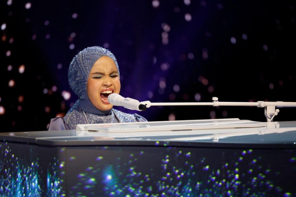 Singer-songwriter Putri Ariani made her bid for finale victory with a powerhouse rendition of Elton John’s “Don’t Let the Sun Go Down on Me.”