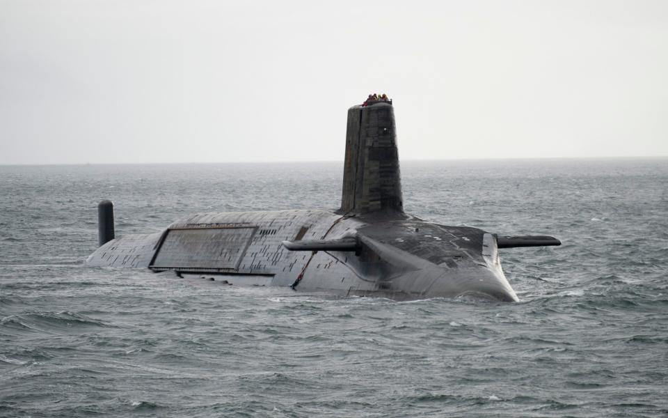 Le HMS Vanguard armé du Trident au large des côtes écossaises en 2012