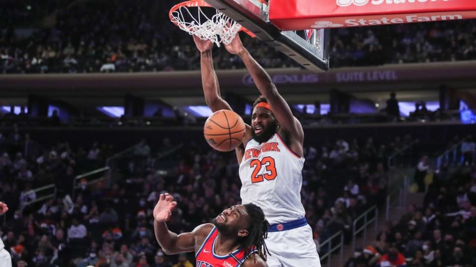 Mitchell Robinson dunking on Pistons' guy head white jersey