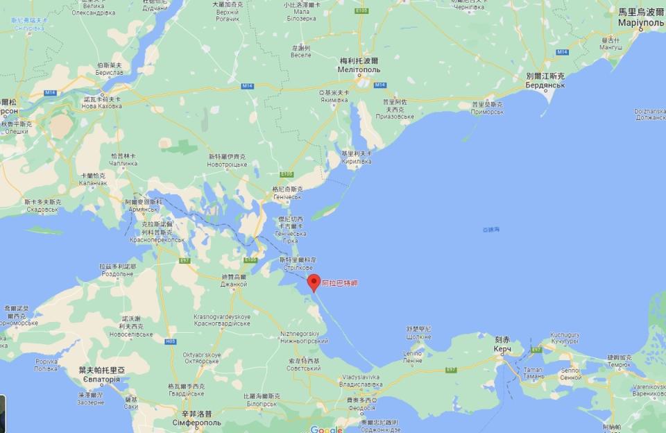 赫爾松地區（Kherson Region）國家內務部副部長、內務部上校波斯托瓦洛夫（Sergey Alexanderovich Postovalov）於 10 日，在阿拉巴特岬（Arabat Spit）的俄國基地，據稱遭到烏克蘭的「風暴陰影」巡航導彈襲擊後身亡。   圖 : 翻攝自Google Ma